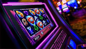 Antarmuka aplikasi Android agen paito menampilkan daftar permainan sportsbook dan kasino